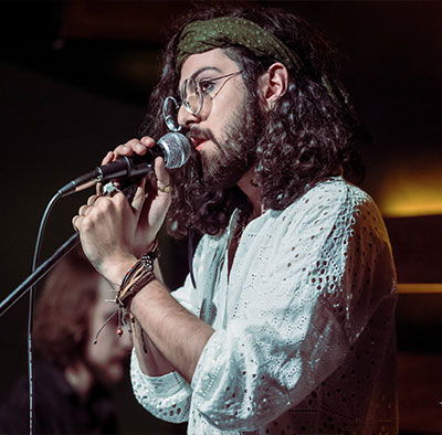 اَرَس-طالب‌زاده-مدرس-آواز-و-صدا-سازی-ثبت-نام-کلاس-اساتید-آموزشگاه-موسیقی-شمال-تهران-ناردونه-آوای-پارسی